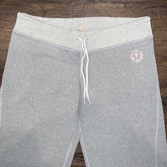 Lululemon straight leg pants, low rise, size 8 - Picture 2 of 8